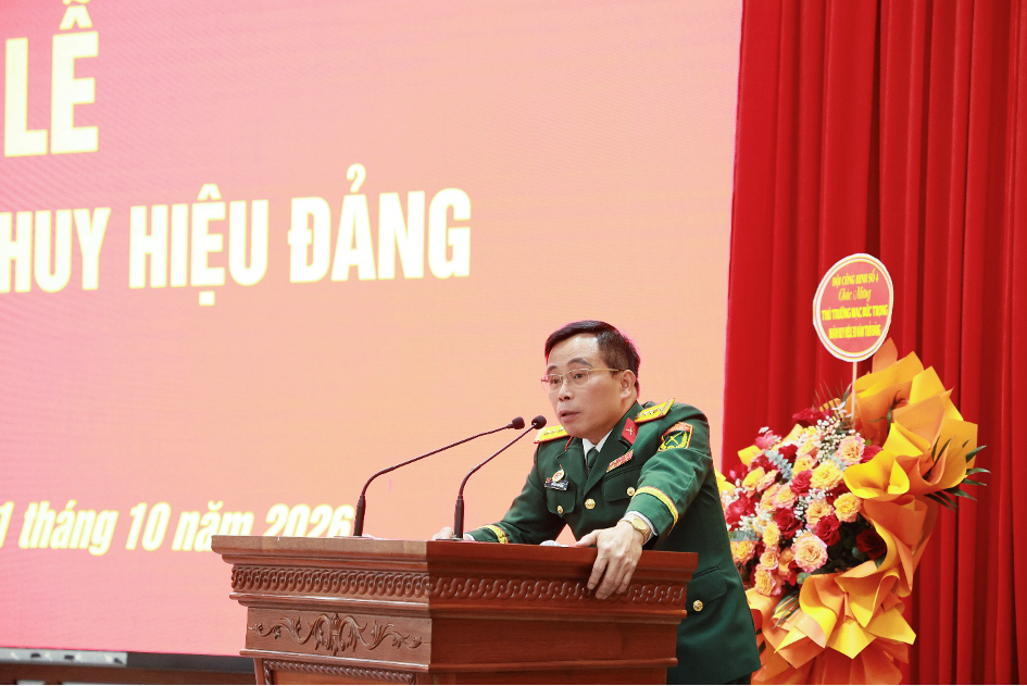 /UploadStore/admin/20261021 trao huy hieu dang/b4.png